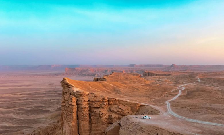 Stunning desert landscape at Edge of the World in Riyadh, Saudi Arabia during sunset.